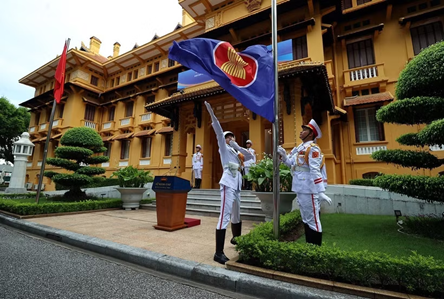 Vietnam to remain active player in shaping ASEAN’s future: minister